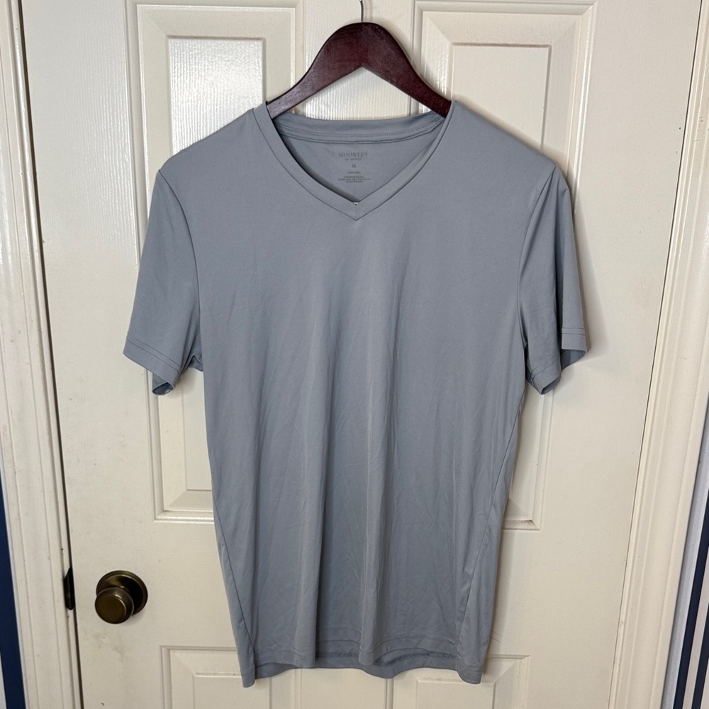 Ministry of Supply mens Gray V-Neck T-Shirt